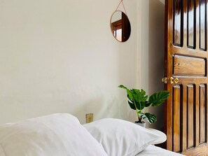Standard Room, 1 Queen Bed | Premium bedding, free WiFi, bed sheets - Casa del Centro (Morelia)
