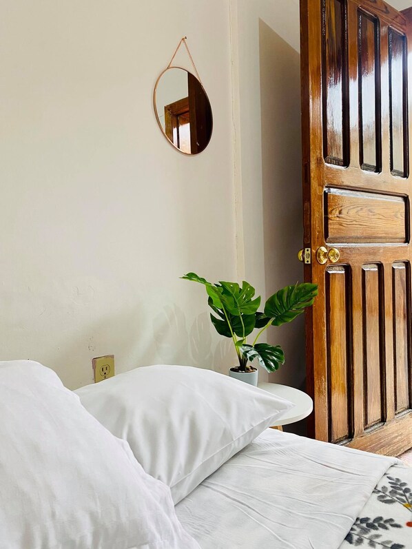 Standard Room, 1 Queen Bed