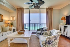 Smart TV, DVD player, books - 🌴3BA 2BR + BUNK RM. GREAT LOCATION FANTASTIC VIEWS.🌴BEACH SERVICE 2 CHAIRS, 😎🏖️ (Panama City Beach)