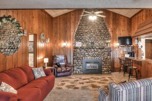 Living area - Enjoy view of Big Spirit Lake in cabin w/fireplace (Spirit Lake)