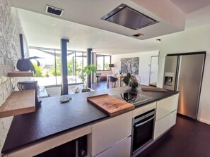 Refrigerador, microondas, horno y lavavajillas 