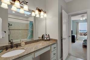 獨棟房屋 (Sun and Sand Beach Retreat (4/4)) | 浴室