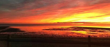 Una spiaggia nelle vicinanze