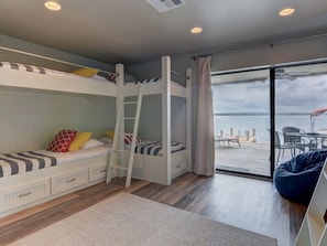 3 bedrooms, in-room safe, iron/ironing board, travel crib