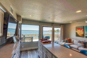 Smart TV, video games, DVD player, table football - Remodeled Family Waterfront Townhome in the Heart of Horseshoe Bay (Horseshoe Bay)