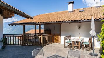 屋外ダイニングエリア