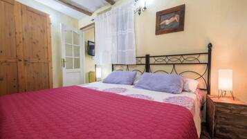 1 habitación, tabla de planchar con plancha, wifi gratis y ropa de cama