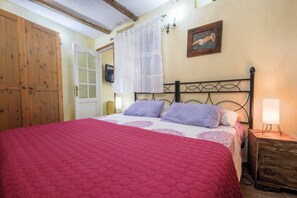 1 bedroom, iron/ironing board, free WiFi, bed sheets
