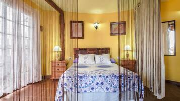 1 slaapkamer, een strijkplank/strijkijzer, gratis wifi, beddengoed