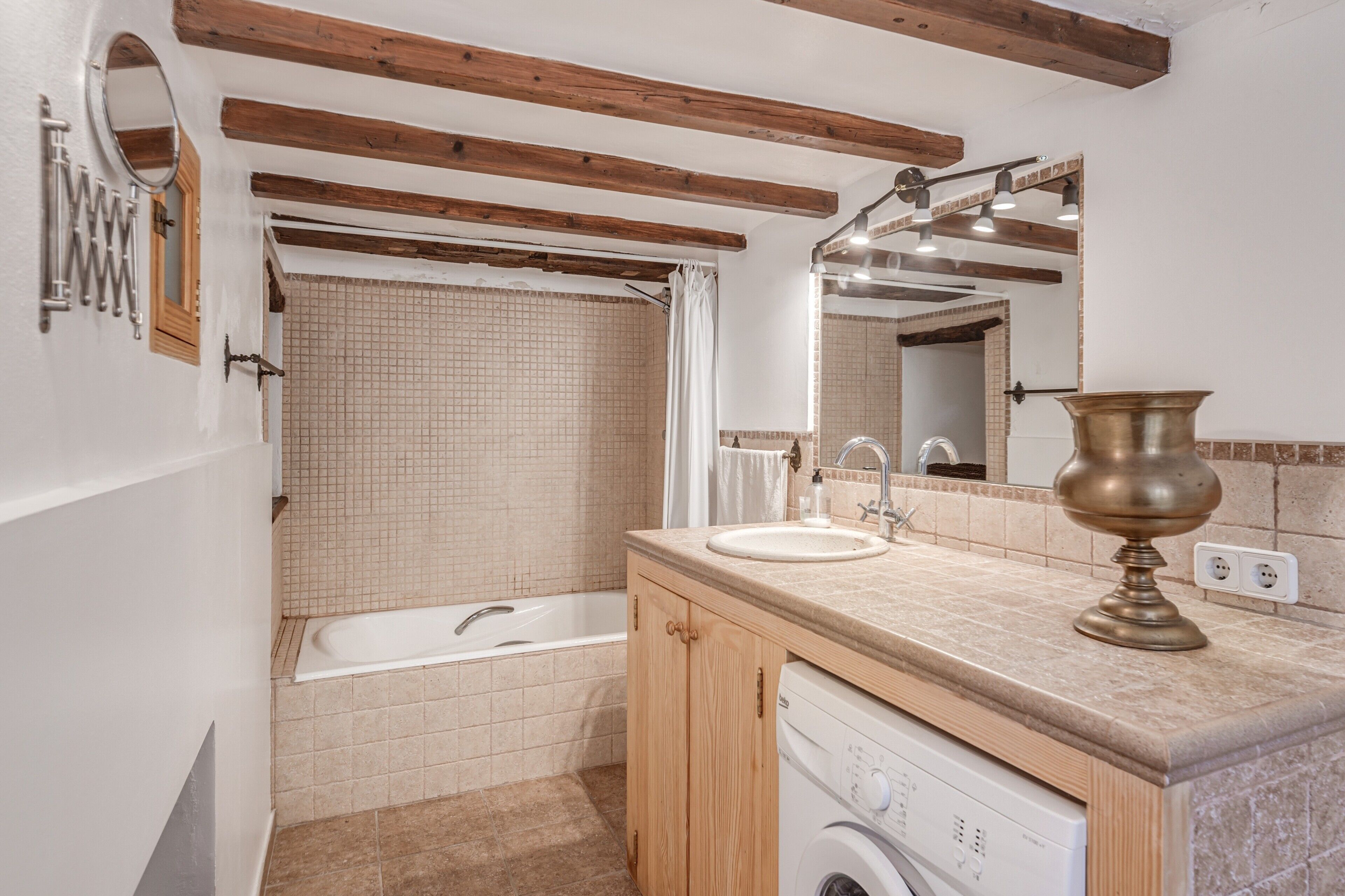 Badekar, hårtørrer, håndklæder