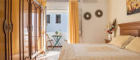 2 bedrooms, iron/ironing board, free WiFi, bed sheets