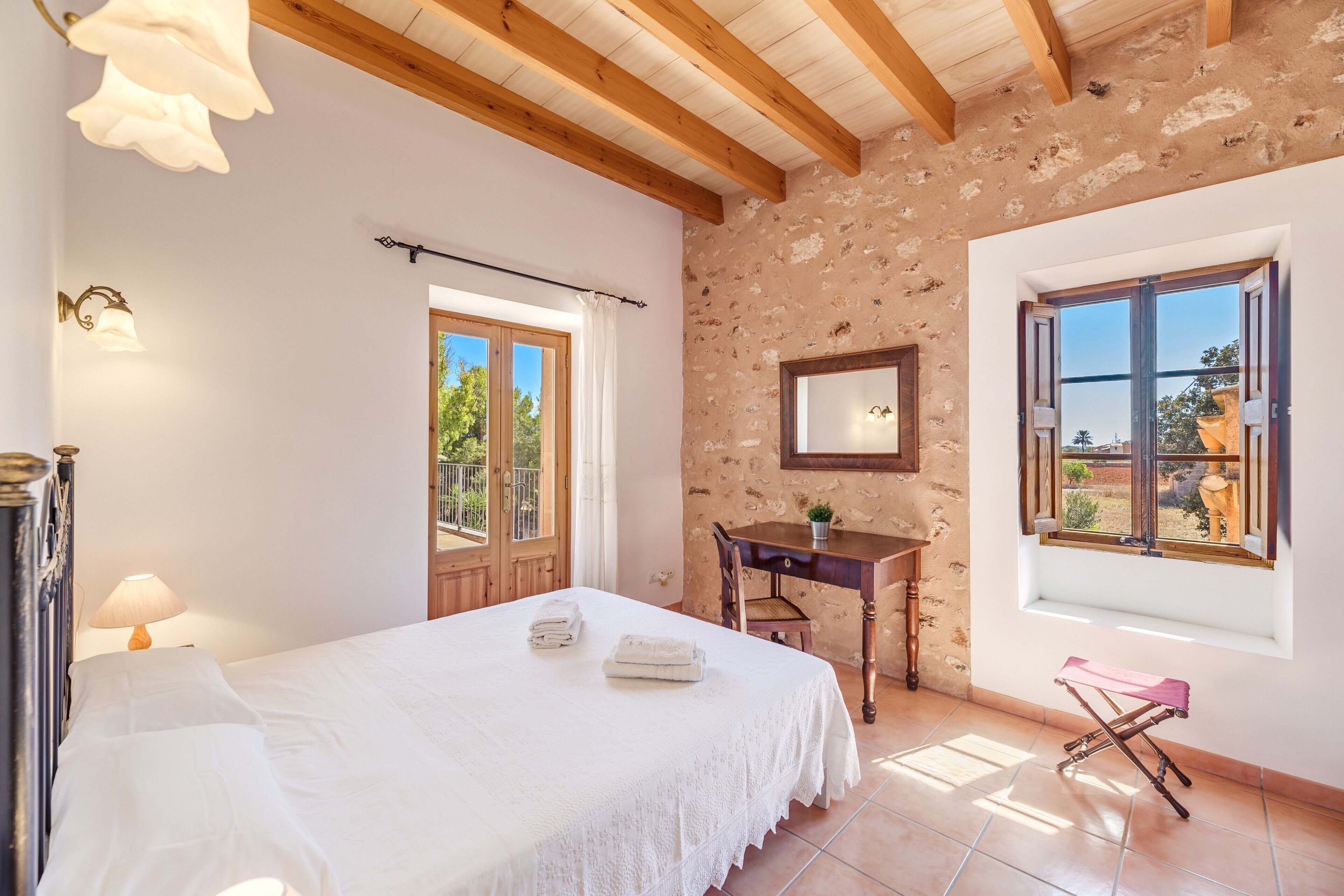 4 habitaciones, tabla de planchar con plancha y wifi gratis 