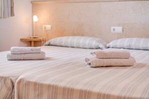 4 chambres, fer et planche à repasser, Wi-Fi gratuit, draps fournis