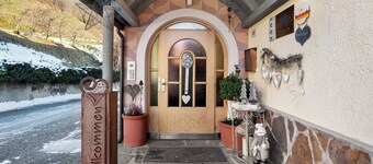 Apartment 'Wiesenheim - Romantic' with Mountain View, Shared Pool and Wi-Fi