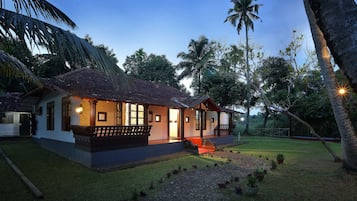 Mặt tiền nơi lưu trú