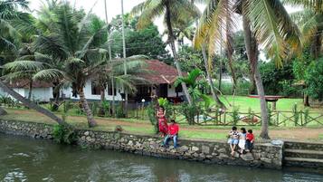 Mặt tiền nơi lưu trú