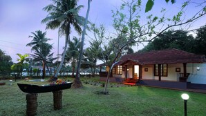 Front of property - Arogya lake resort (Kuttanad Taluk)