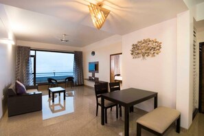 Vierbettzimmer, Balkon | Wohnbereich