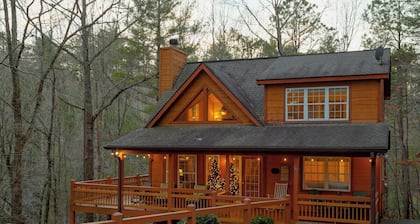 Lazy Bear Lair - Minutes from downtown Helen