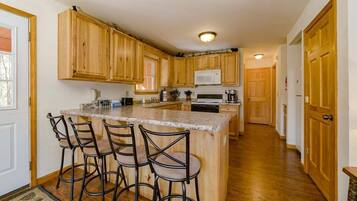 KĂŒhlschrank, Mikrowelle, Ofen, Herdplatte