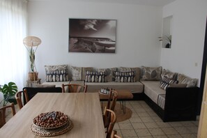 Dining - Architect-designed house, quiet location close to beaches and Soulac center (Le Verdon sur Mer)