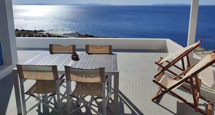 Quiet private house with Sea view
