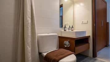 Superior Room, Pool Access | Bathroom | Shower, free toiletries, towels, soap