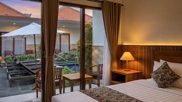 Camera Superior, accesso alla piscina | Minibar, una scrivania, postazione laptop, lenzuola