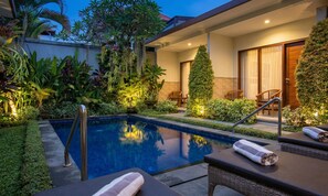 Outdoor pool, pool loungers - Cening Ayu Sanur (Denpasar)