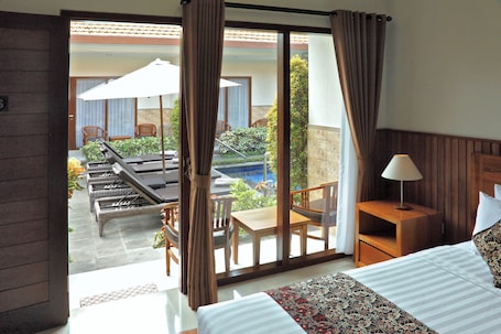 Superior Room, Pool Access | Teres/patio