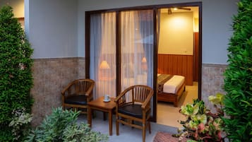 Superior Room, Pool Access | Teres/patio