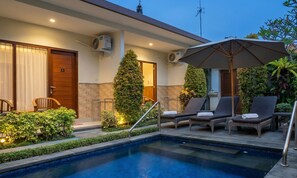 Outdoor pool, pool loungers - Cening Ayu Sanur (Denpasar)