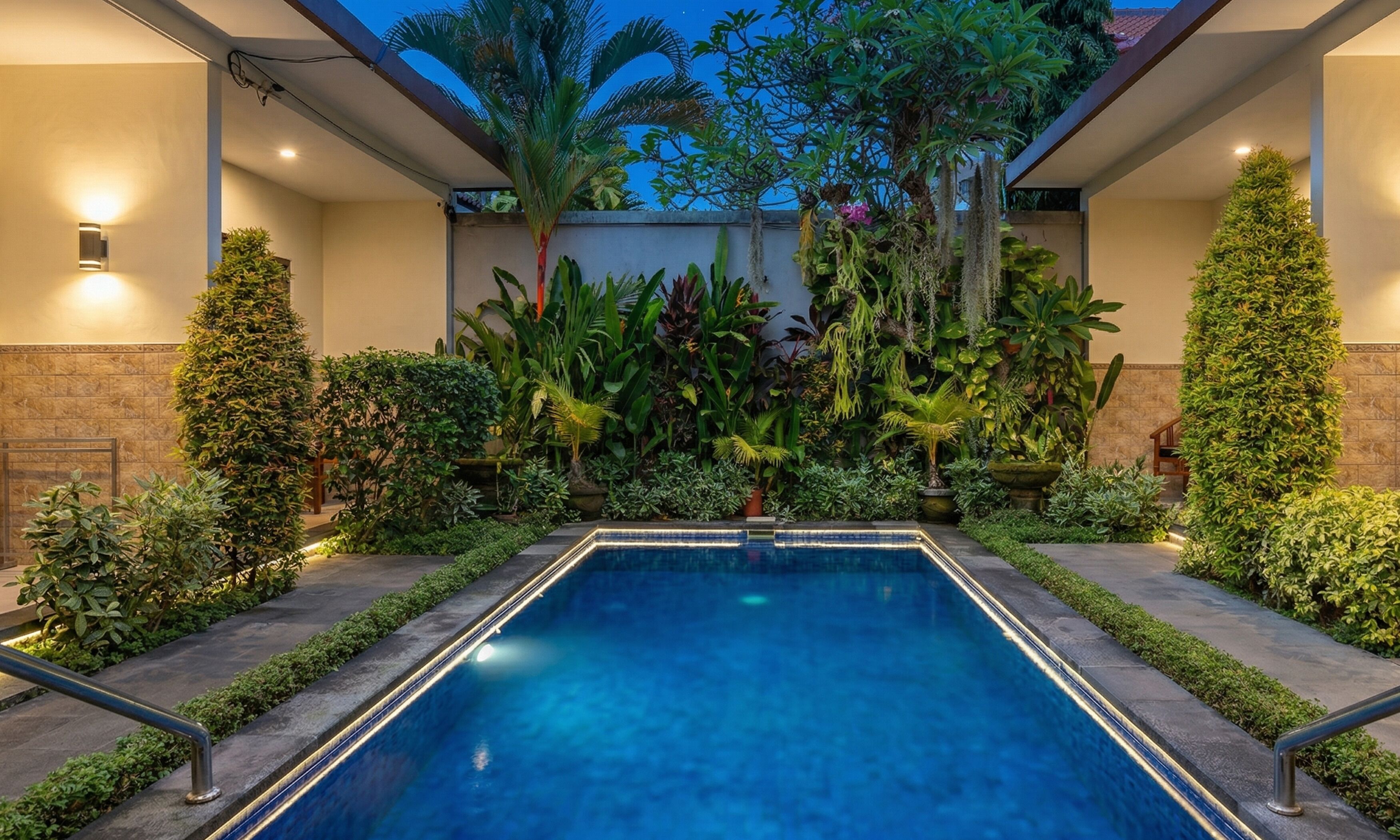 Outdoor pool, pool loungers