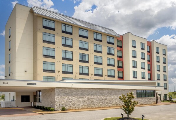 A multi-story hotel with a flat roof, large windows, and a stone facade. - Best Western Plus Executive Residency Jackson Northeast (Jackson)