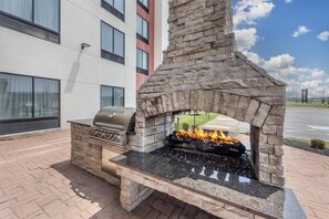 BBQ/picnic area - Best Western Plus Executive Residency Jackson Northeast (Jackson)