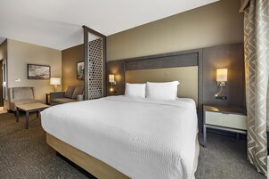 Colchones con pillow-top, escritorio y espacio para trabajar con laptop 