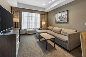 套房, 1 张特大床, 无烟房, 厨房 (Walk-in Shower,Sofabed,Full Kitchen) | 加厚床垫、办公桌、笔记本电脑工作区、熨斗/熨衣板