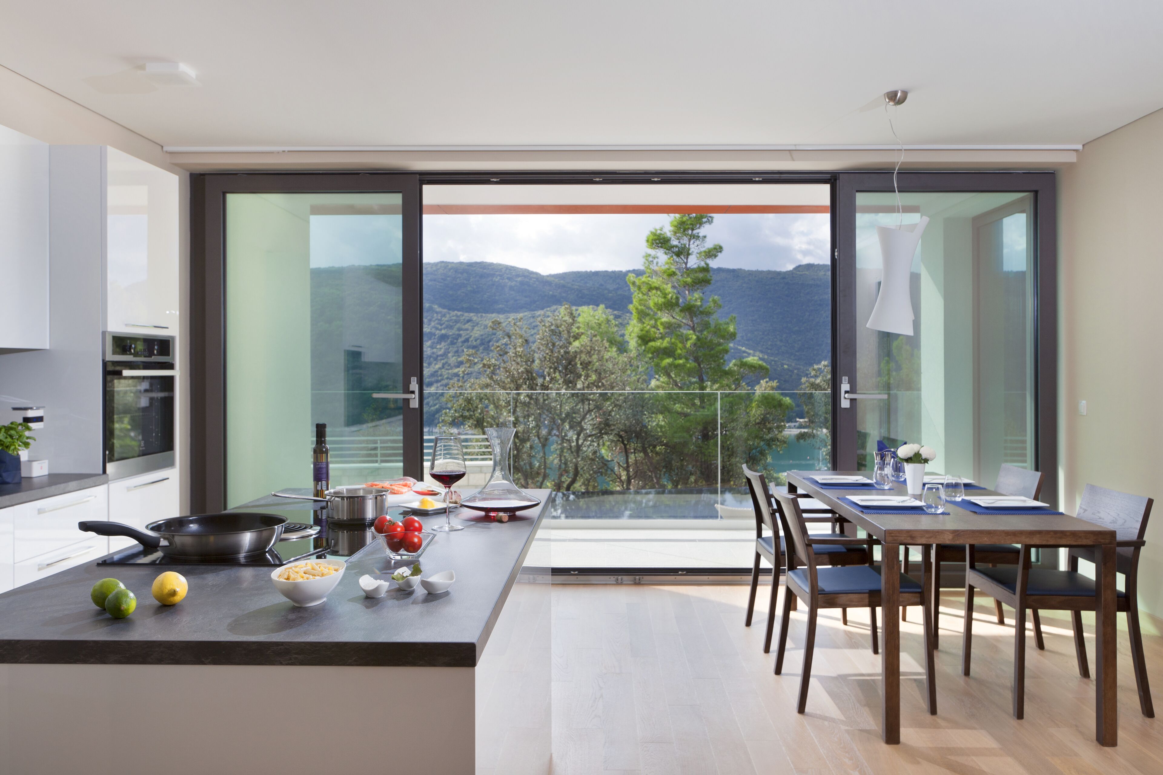 Premium Apartment, 2 Bedrooms, Sea View | Dining room