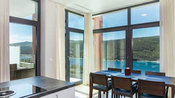 Penthouse Deluxe - 2 sovrum - bastu - havsutsikt | Matsal