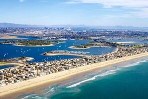 Beach - MB 3BR Oceanview Penthouse with HUGE Rooftop decks (San Diego)