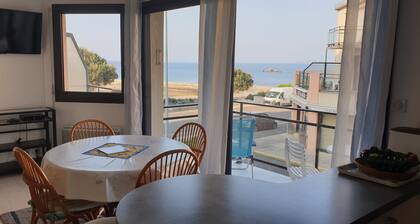 Beautiful Balcony Apartment with sea view in the center of Concarneau