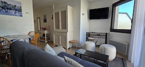 2 bedrooms, iron/ironing board, free WiFi, wheelchair access - Nice Apartment Balcony sea view in the center of Concarneau - Private parking (Concarneau)