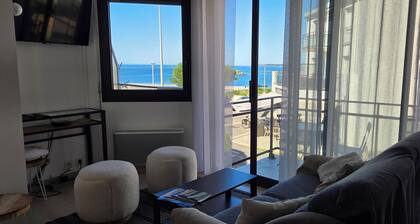 Beautiful Balcony Apartment with sea view in the center of Concarneau