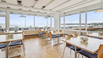 Tägliches Frühstücksbuffet (100 DKK pro Person)