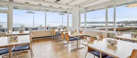 Daily buffet breakfast (DKK 100 per person)