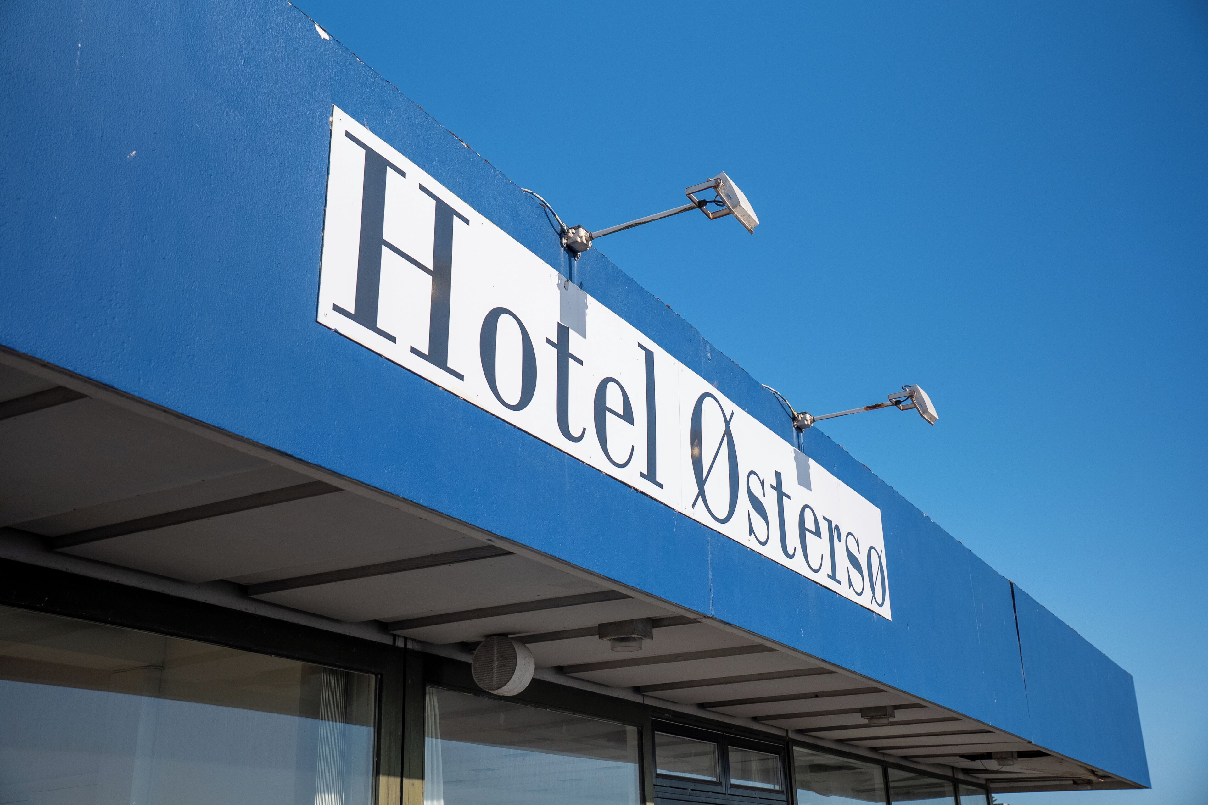 A building with a sign that reads 'Hotel Ostersjo.'