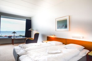 Individueel gedecoreerd, individueel gemeubileerd, een bureau