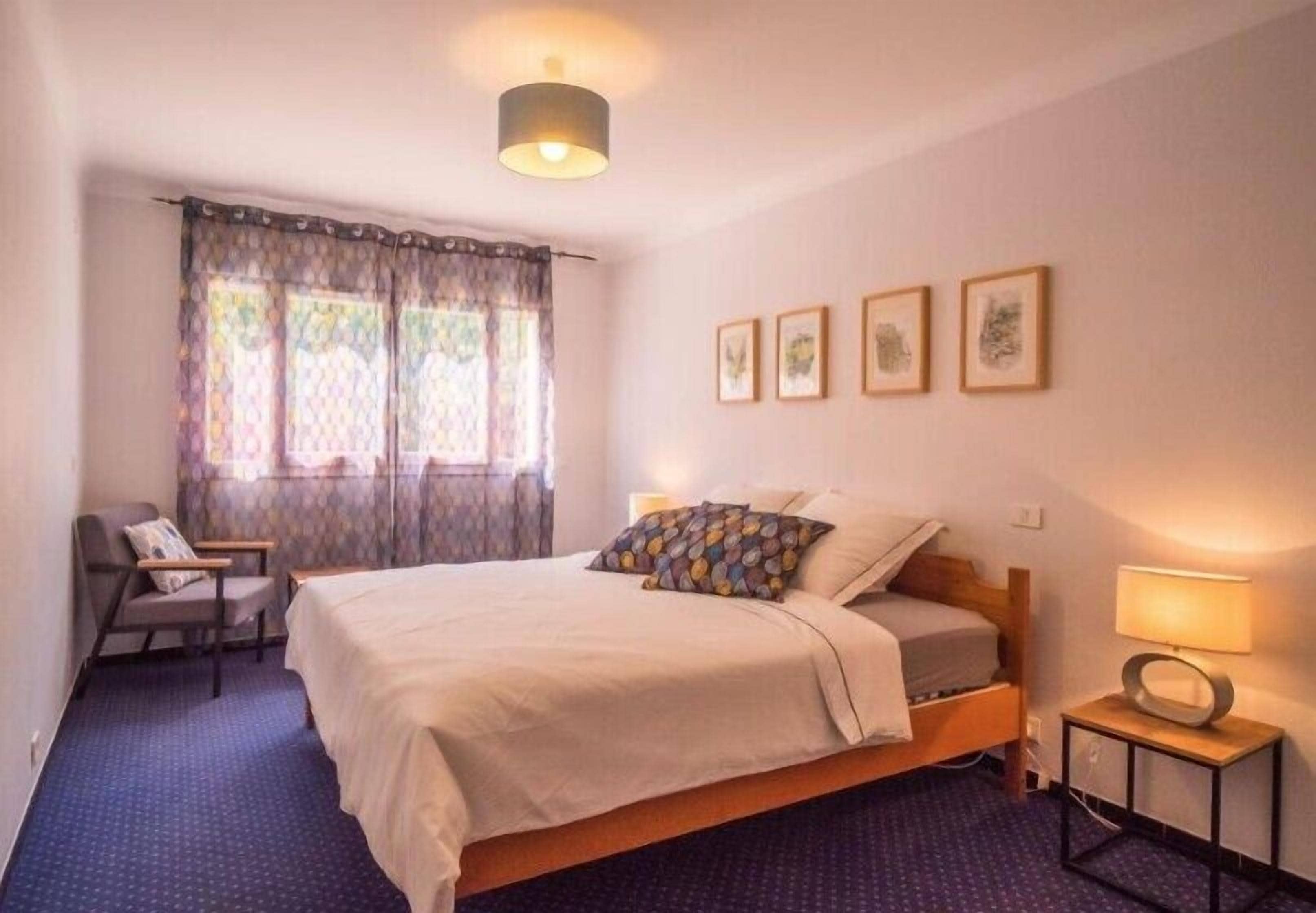 Individually furnished, iron/ironing board, WiFi, bed sheets