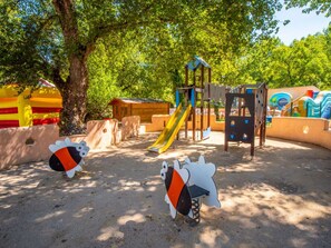 Children’s play area – outdoor - Les Rives du Loup (Tourrettes-sur-Loup)