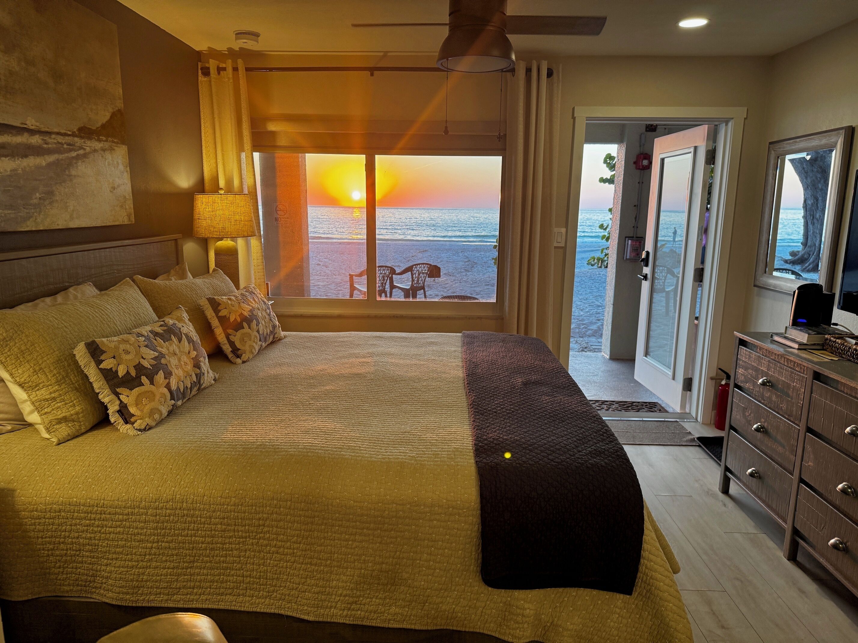 Iron/ironing board, free WiFi, bed sheets